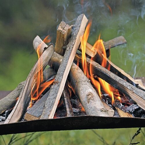 【超入門】焚き火の「薪」の組み方／薪の配置で、火を自在に操る