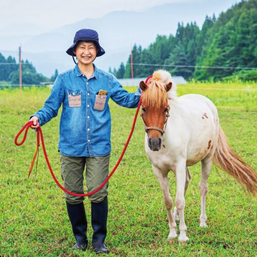 東京でパパラッチをしていた女性記者が、山里で馬と暮らすまで【長野県飯綱町】