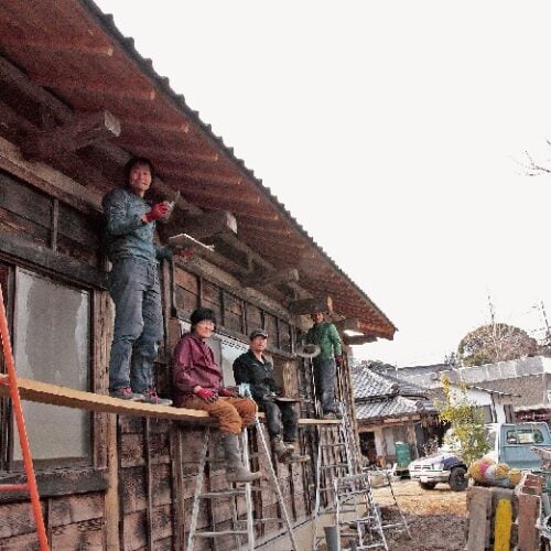 土壁塗り【予算200万円】DIY経験しかないスタッフが廃材で家を建ててみた【27】