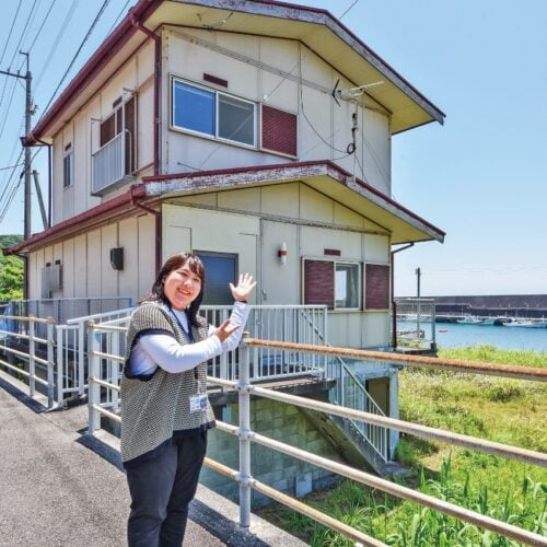 マリンビューの3階建て5DKは250万円。漁港が目の前＆生活便利な立地！【高知県室戸市】