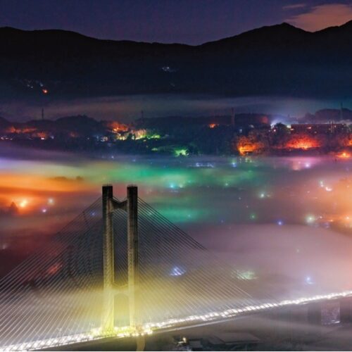 【絶景！】埼玉県秩父市、彩り豊かな雲海に橋がかかる幻想的な夜明け前【ほっとphoto便り】