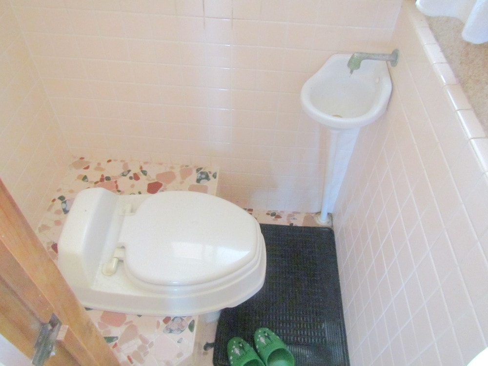 愛媛県伊方町の物件のトイレ