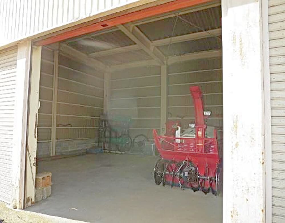 長野県飯山市の物件の別棟の車庫兼物置