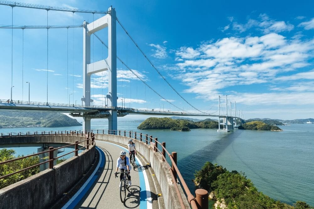 愛媛県今治市の来島海峡大橋でサイクリング