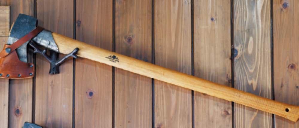 薪ストーブライフに必需品となる斧は用途別に複数所持