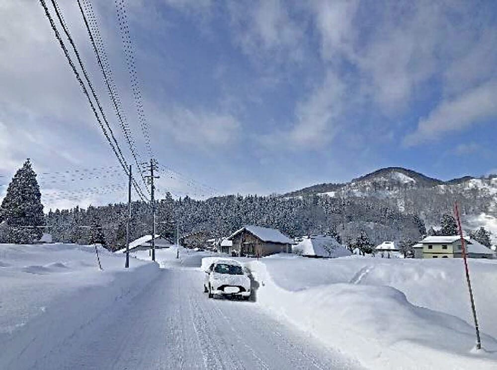 長野県飯山市の物件の周囲の風景（冬）
