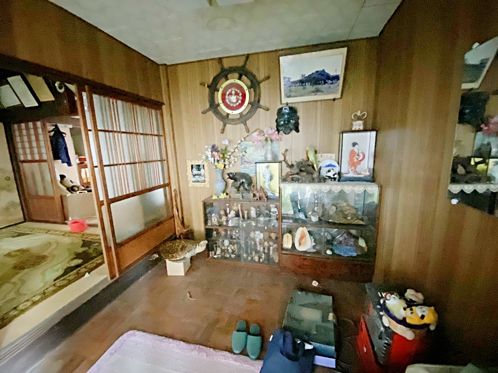 愛媛県松山市の物件の玄関