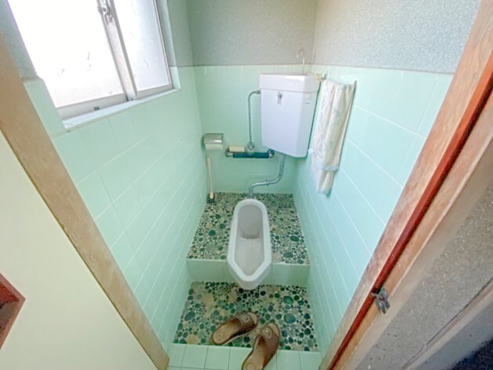 愛媛県松山市の物件のトイレ