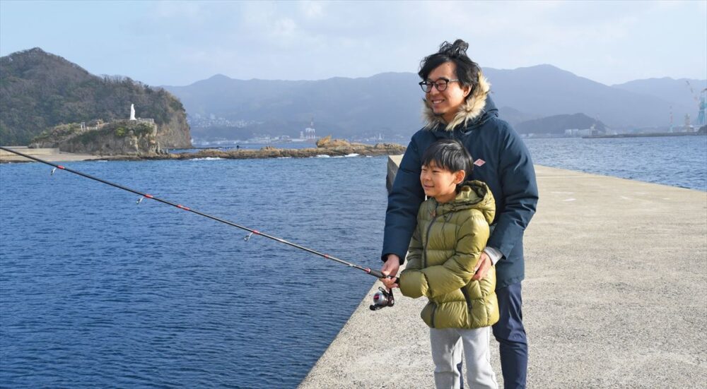 長崎市神ノ島町（かみのしままち）で釣りをする
