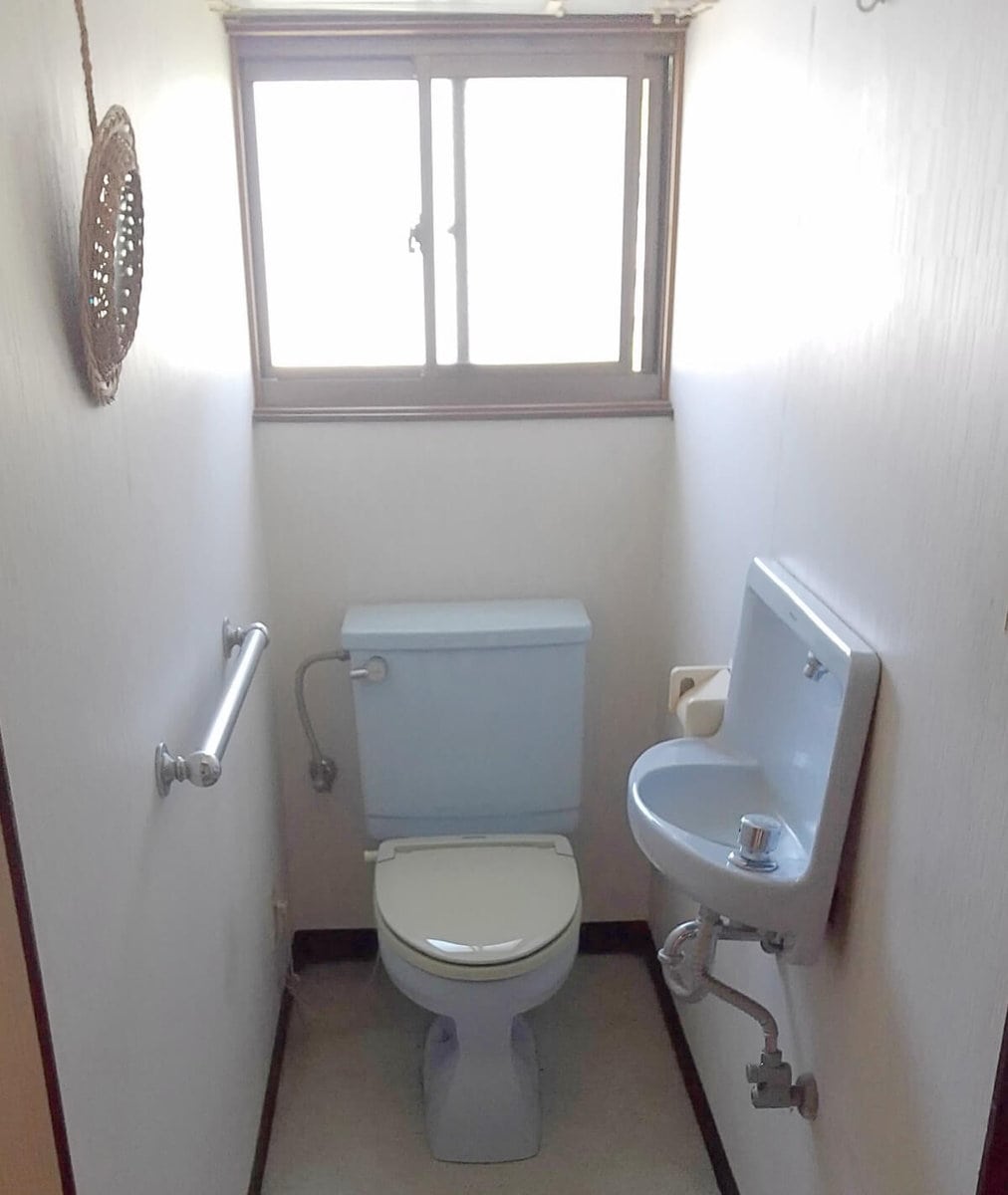 長野県飯田市の物件の別棟にあるトイレ