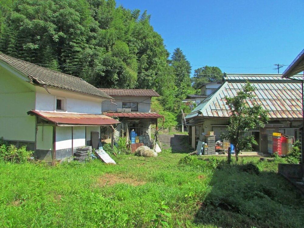 長野県長野市の物件の土蔵・物置・母屋外観