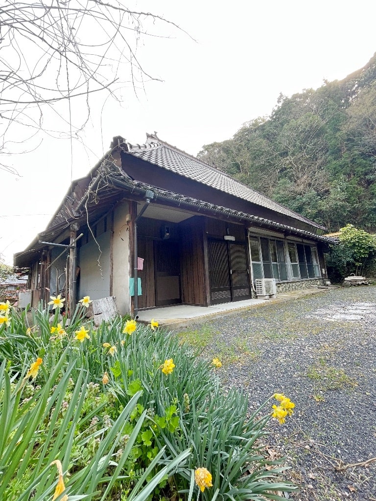 山口県美祢市の物件の正面左から