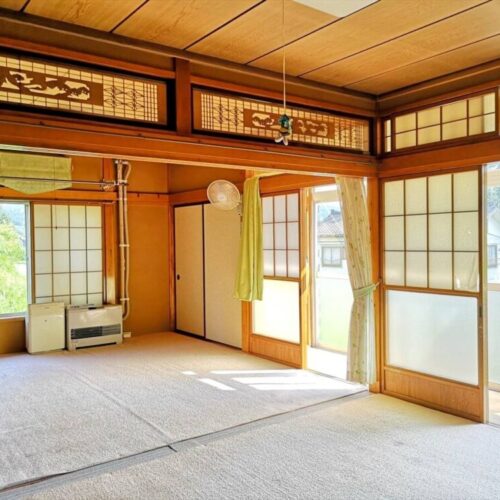 新潟県小千谷市の物件の1階の和室。6帖と8帖の2部屋をつなげると広々と使える。