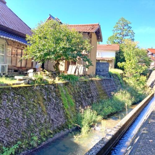 鳥取県倉吉市の物件の周囲の用水路