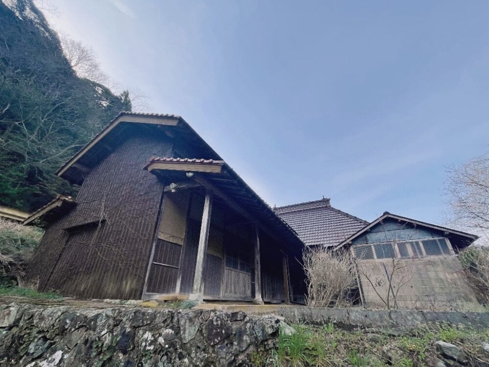 山口県美祢市の物件の納屋側から