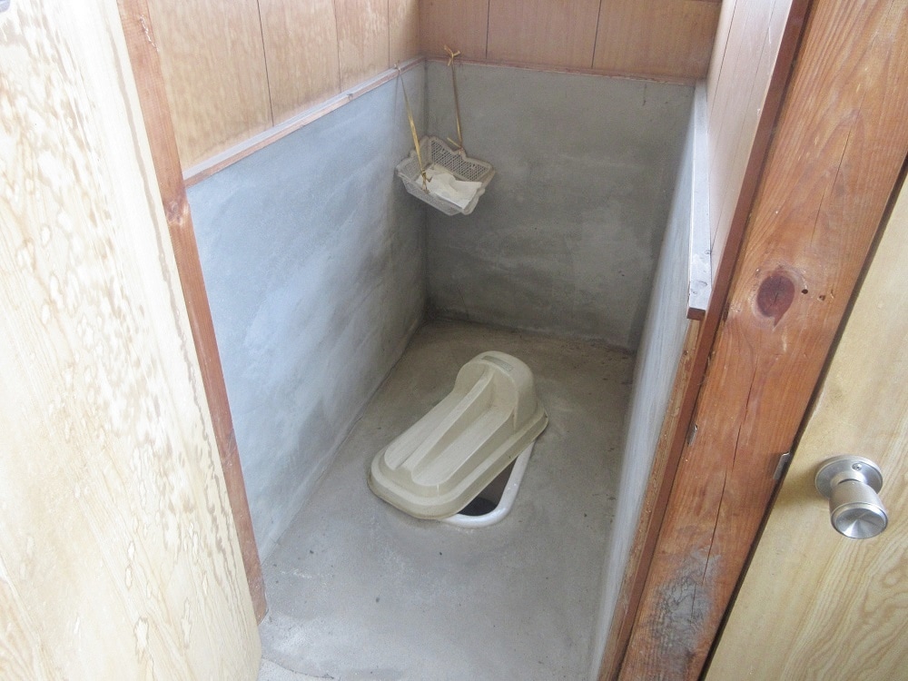 岩手県遠野市の物件の和式トイレ