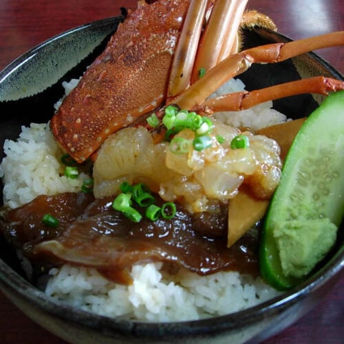 鹿児島県肝付町のえっがね料理。地元の特産品「伊勢海老」は「縁起がいいガネ（甲殻類）」という意味で「えっがね（伊勢エビ）料理」と呼ばれている。