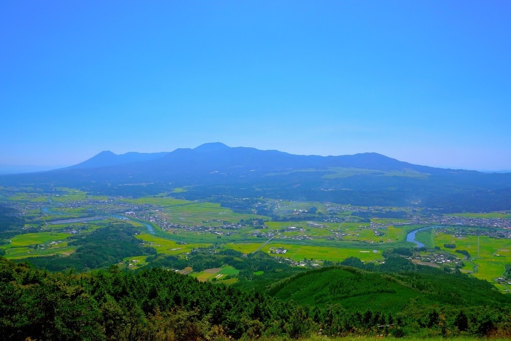 宮崎県えびの市の矢岳高原展望台からの風景