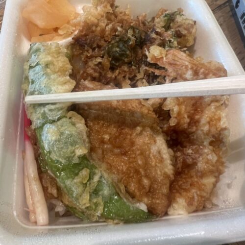 「初夏天丼弁当」の「ひらさやいんげんの天ぷら」