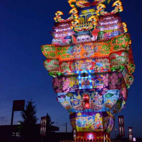 秋田県能代市の夏の伝統行事「能代七夕 天空の不夜城」