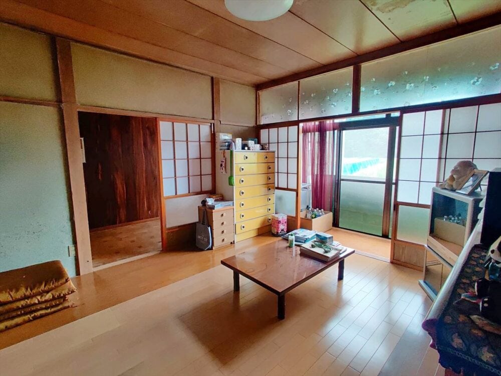 秋田県羽後町の物件の洋室8畳（台所隣）