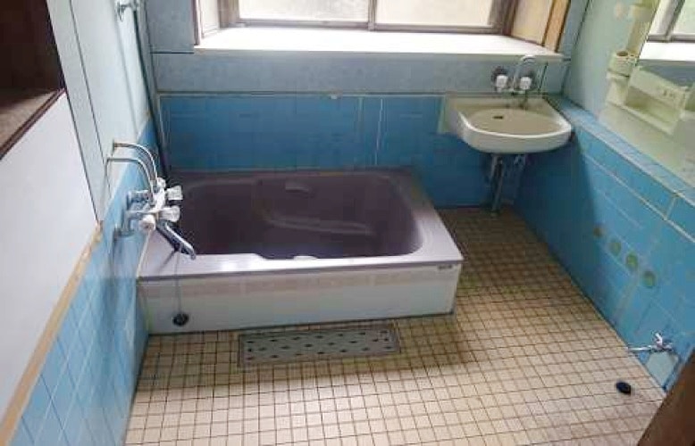鹿児島県薩摩川内市の物件の浴室