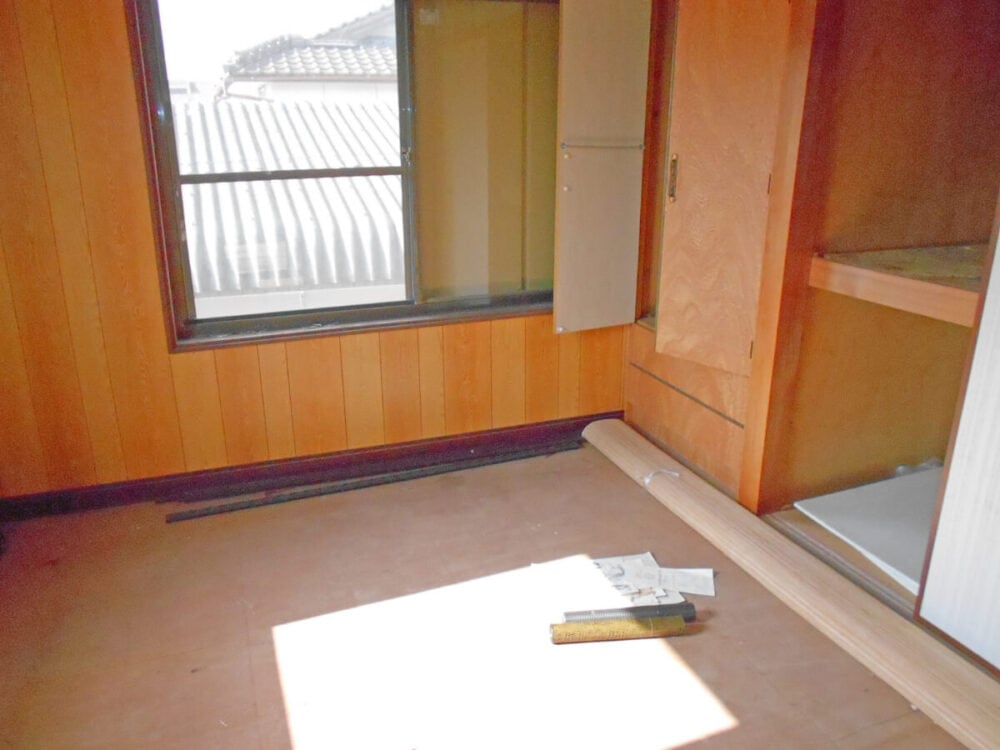 宮崎県えびの市の物件の2階には4.5帖の洋室が2間あります。