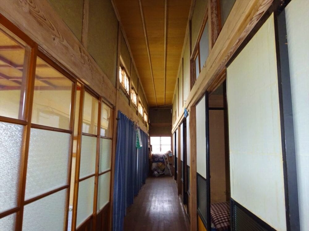 福島県西会津町の物件の1階廊下