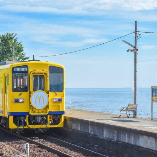 長崎県島原市にある大三東駅（マック号）