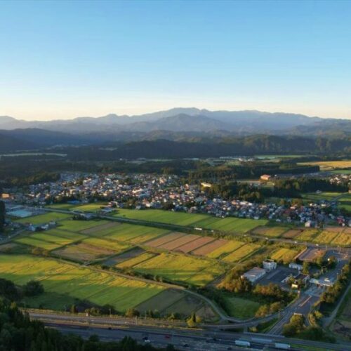 福島県西会津町のICからの田んぼ＆町の風景（ドローン空撮）