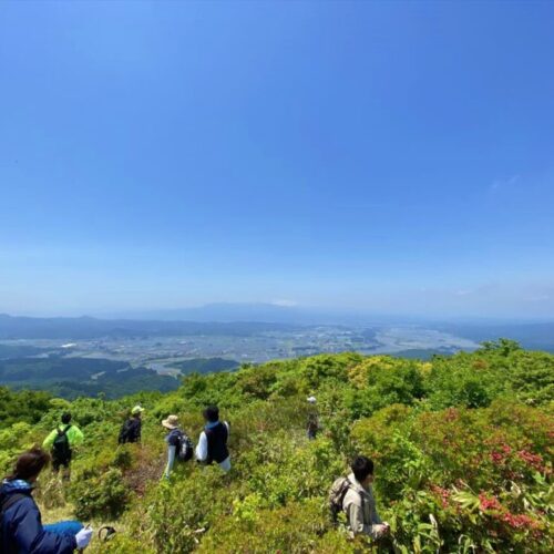 山形県尾花沢市の二ツ森山山頂からの風景（女山側）