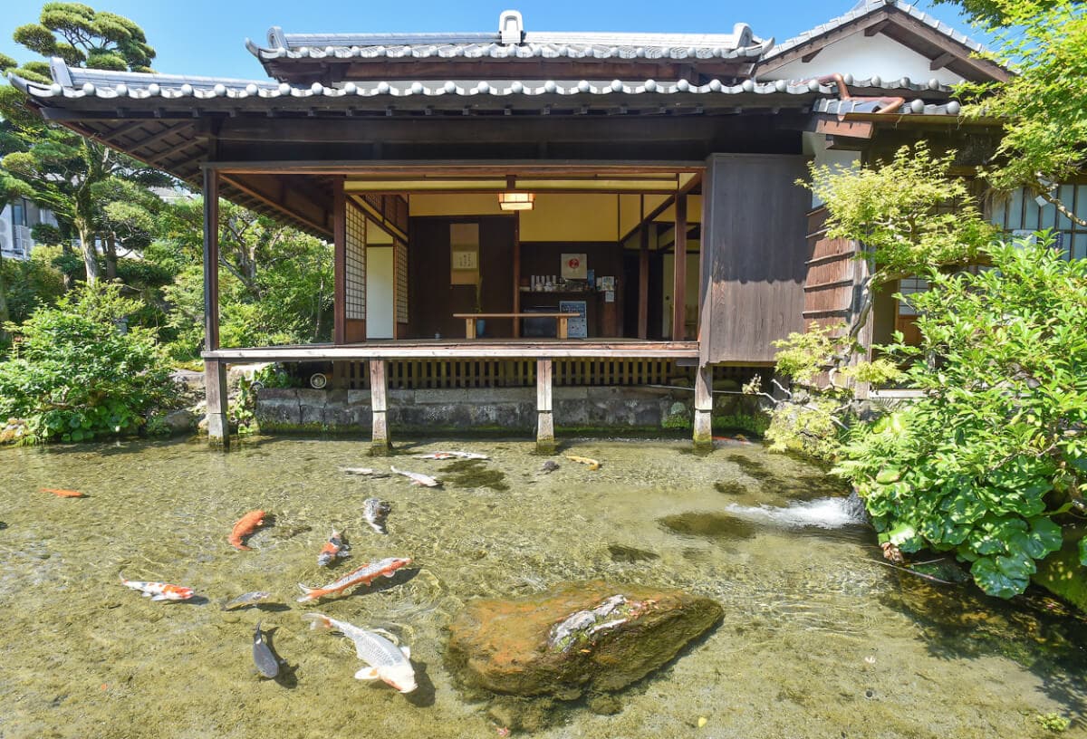 長崎県島原市にある湧水庭園「四明荘」