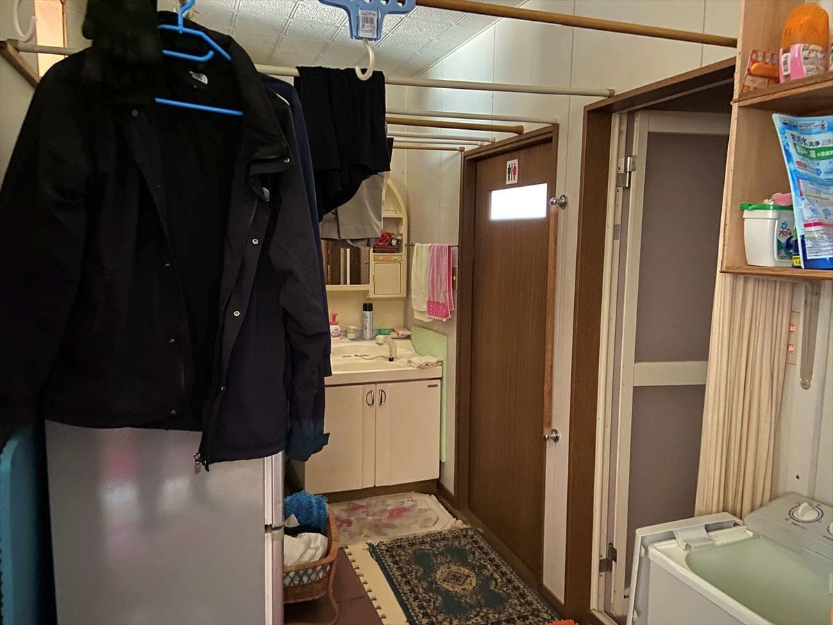 北海道湧別町の物件の1階脱衣所と洗面所