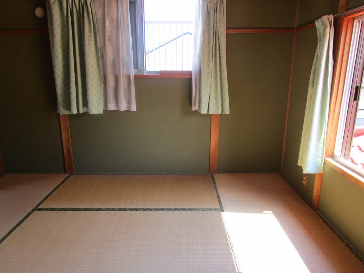 長崎県島原市の物件の2階の和室