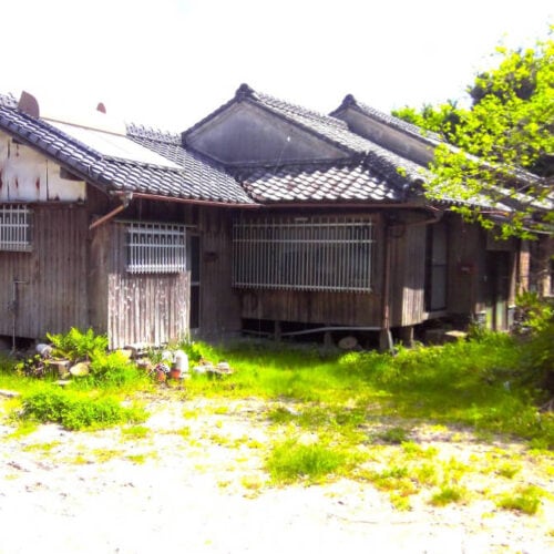 200万円で山間の静かな一軒家を買う！【鹿児島県肝付町】離れ部屋と納屋付き！妖怪「一反木綿」伝承の地で家族と自然に囲まれた生活を！