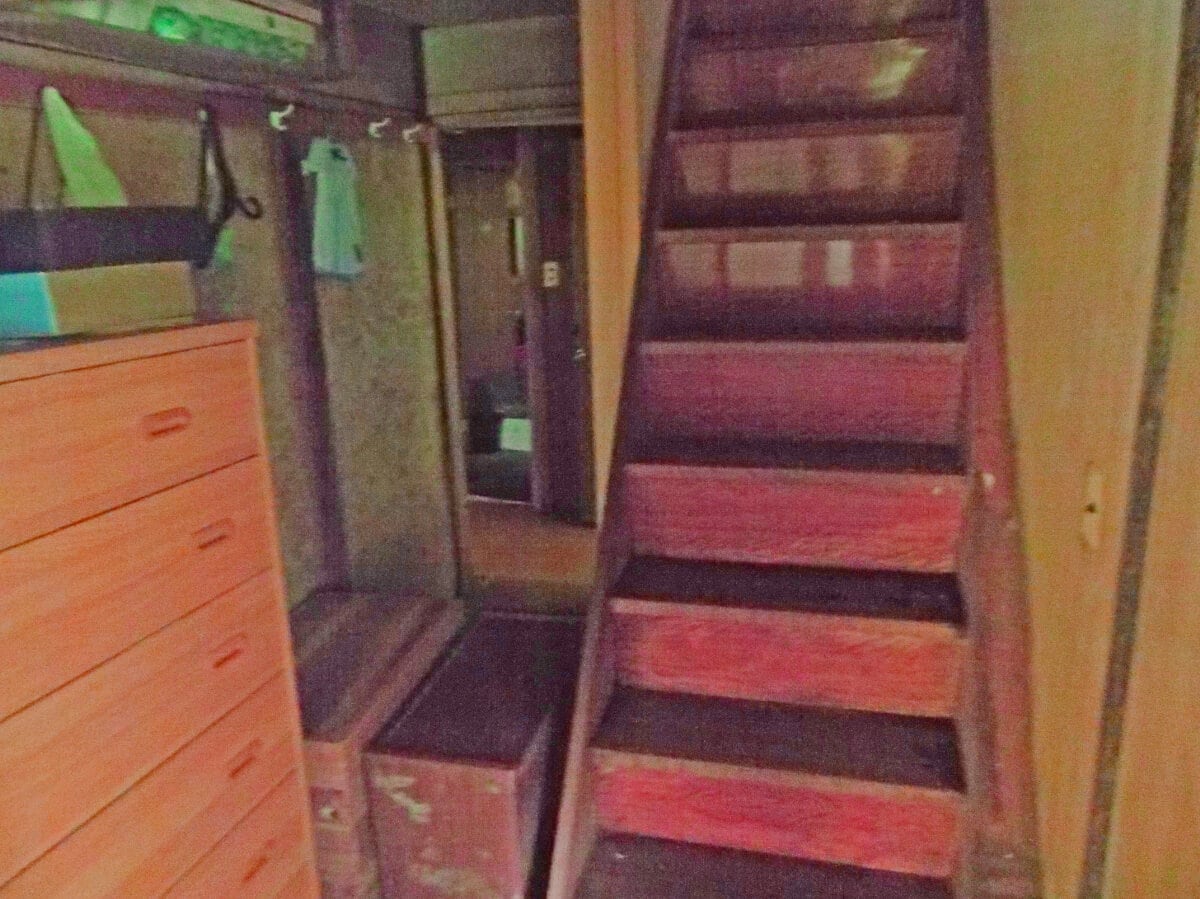 東京都奥多摩町の物件の廊下（階段）