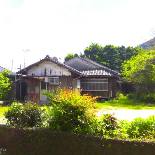 鹿児島県肝付町の物件の外観（庭地を望む）