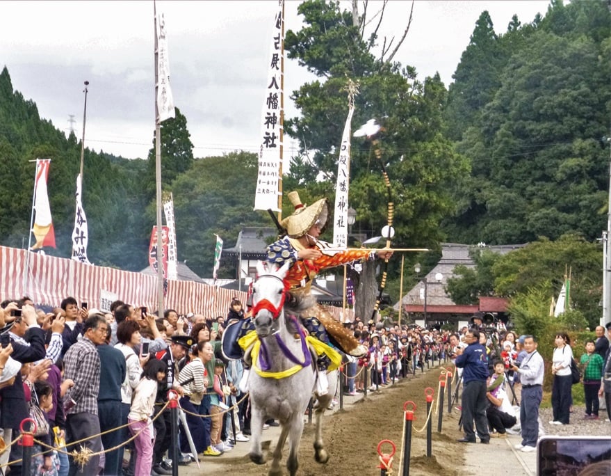 福島県古殿町の古殿八幡神社例大祭の流鏑馬