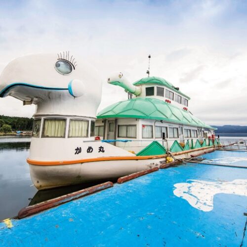 福島県猪苗代町の猪苗代湖の遊覧船「かめ丸」