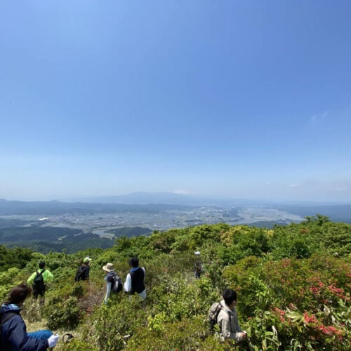 山形県尾花沢市にある二ツ森山山頂（女山側）
