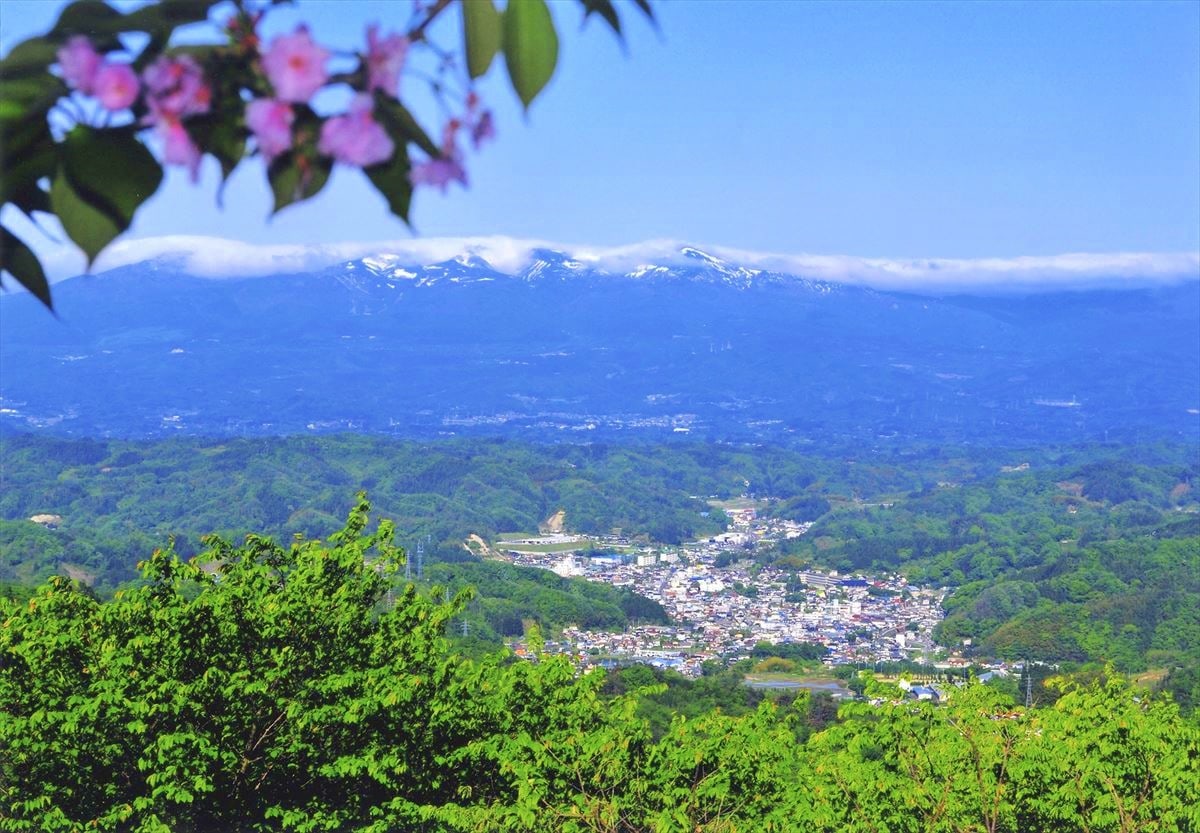 福島県川俣町の「峠の森自然公園」から見た景色
