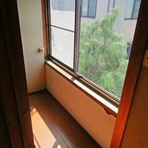 新潟県三条市の物件の2階の窓