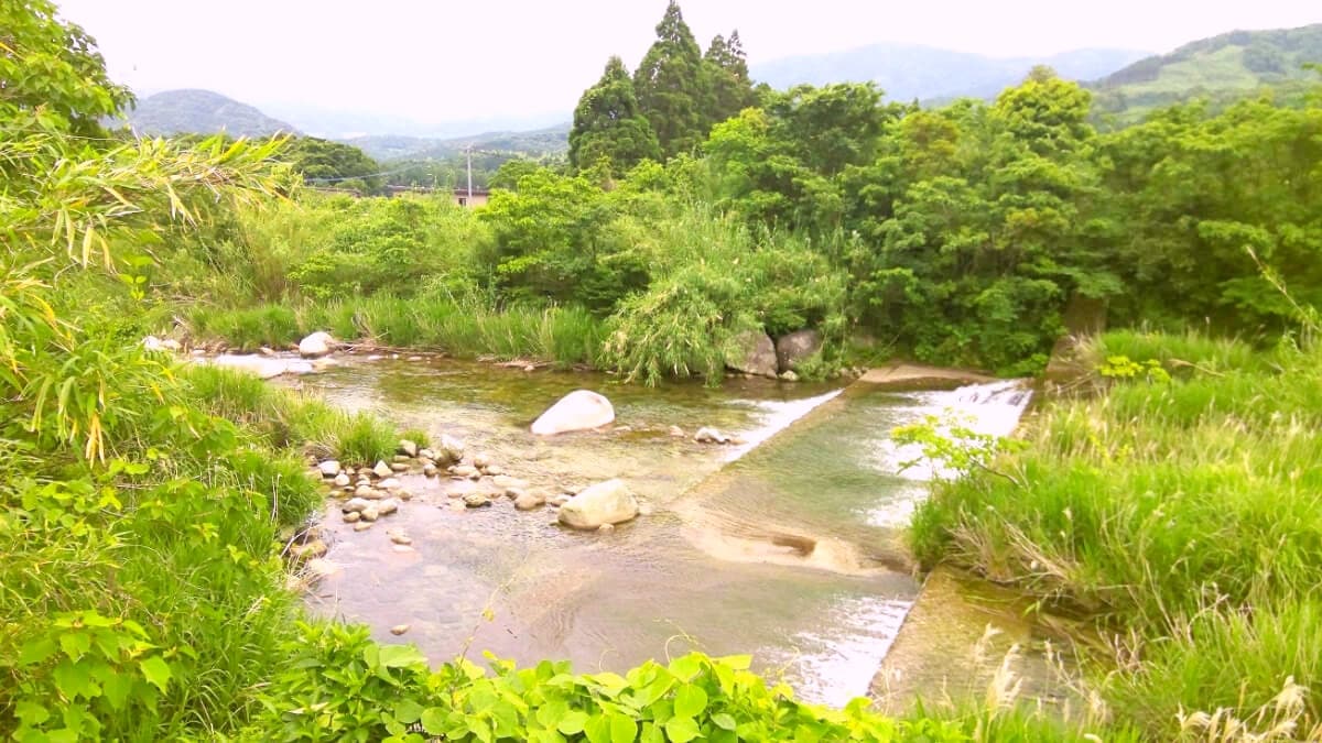 鹿児島県肝付町の物件の周辺（川のせせらぎが聞こえる）