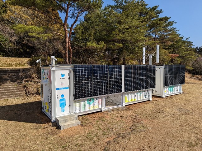 インフラのない三重県桑名市の多度山上公園に設置のエコトイレモデル。水の運搬不要、メンテナンスの手間も激減。かつ清潔さでリピーター獲得に貢献。