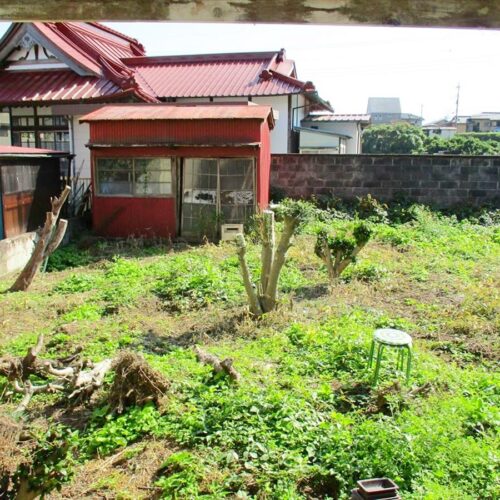 栃木県鹿沼市の物件の庭（家屋側から）