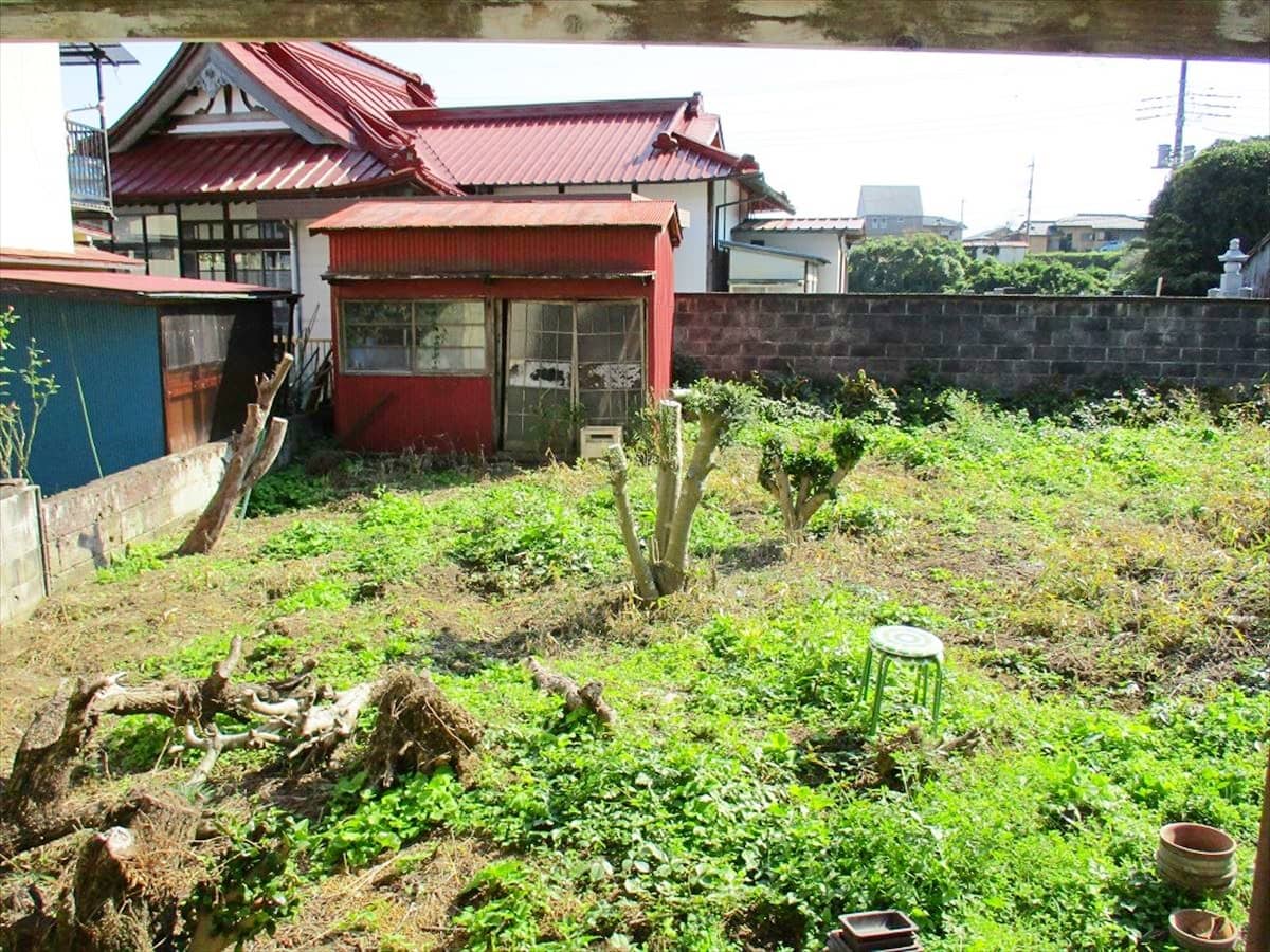 栃木県鹿沼市の物件の庭（家屋側から）