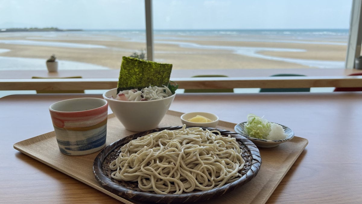 大分県豊後高田市にあるSOBAカフェゆうひの海鮮丼とそば