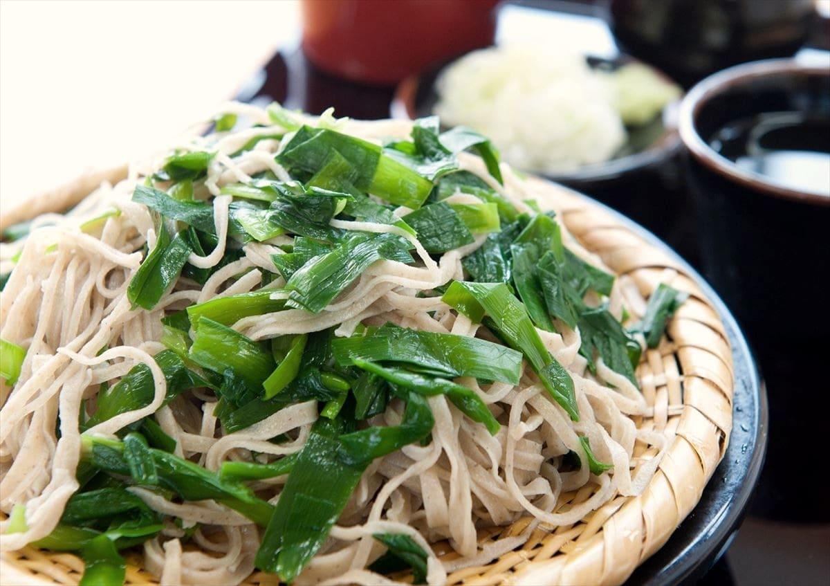 栃木県鹿沼市で生産されている蕎麦とニラを組み合わせた「にらそば」