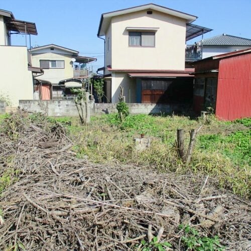 栃木県鹿沼市の物件の庭（敷地入り口側から）