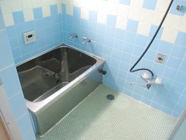 愛媛県西条市の物件の浴室